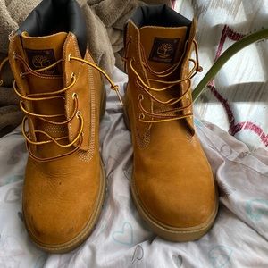 THE ORIGINAL YELLOW BOOT *TIMBERLANDS*